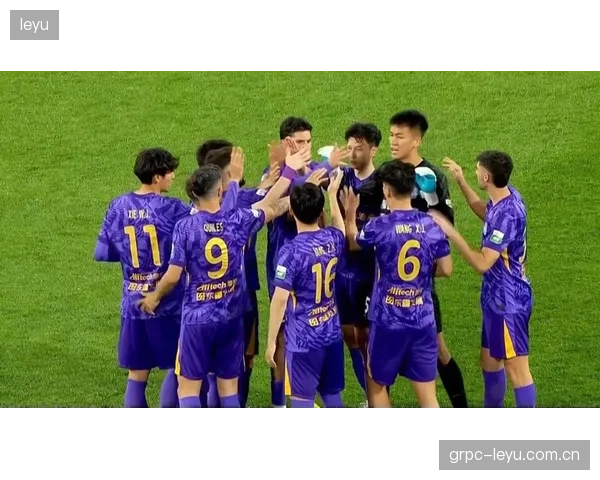 于根伟的防守反击战术日趋成熟,球队依靠稳固的后防和高效的转换威胁对手。 于根伟的防守反击战术日趋成熟,球队依靠稳固的后防和高效的转换威胁对手。